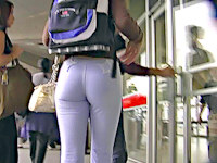 There's nothing like a sexy jeans ass to arrest my attention! This time I spotted a gorgeous chick in super tight pants, so enjoy the view!